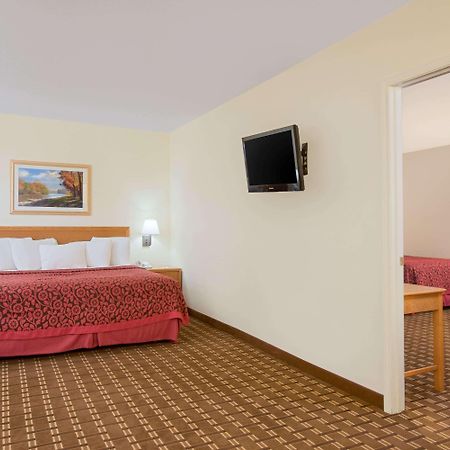Days Inn By Wyndham Fremont Exterior photo