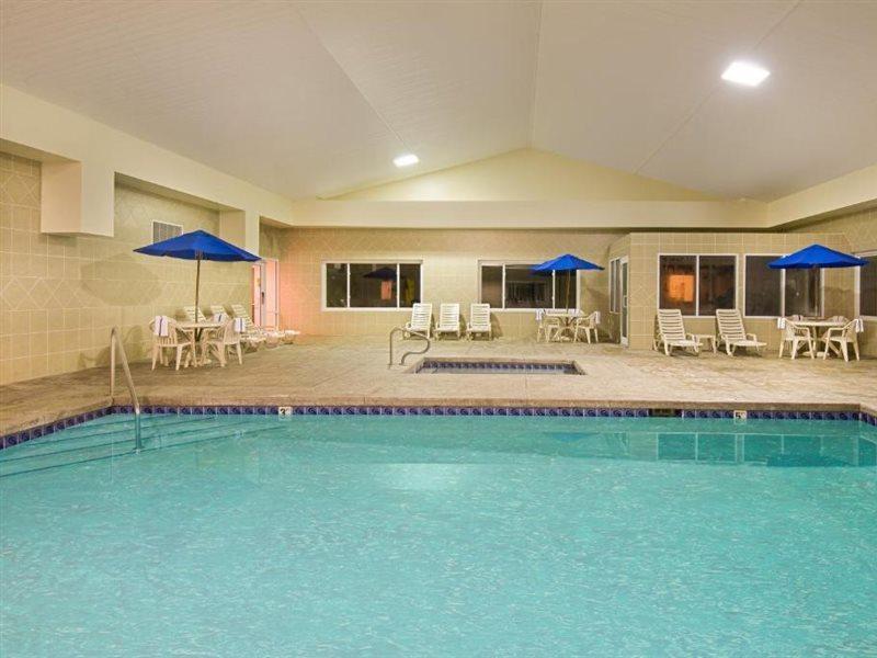 Days Inn By Wyndham Fremont Exterior photo